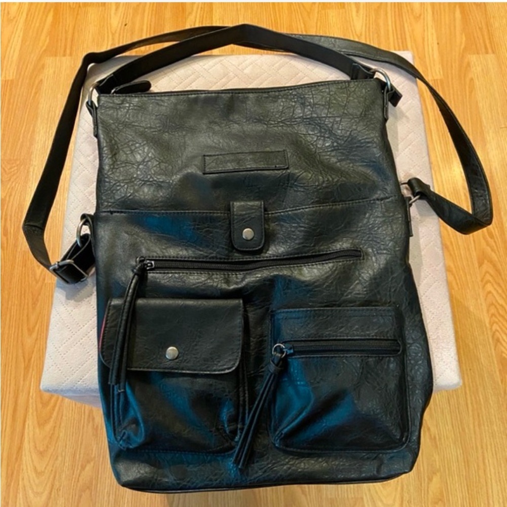 American Eagle AE Vegan Black Leather
Multipocket Crossbody Tribal Bag - Picture 6 of 16